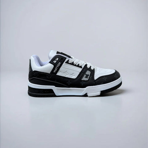 Trainer 1 Black & White Edition