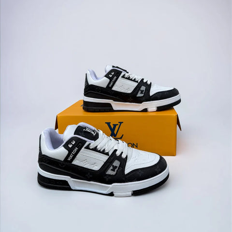Trainer 1 Black & White Edition