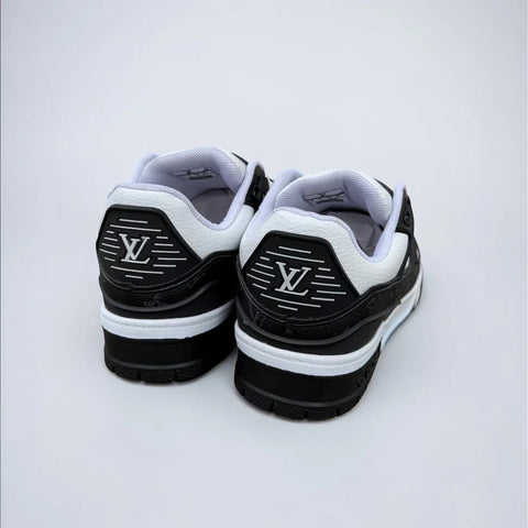 Trainer 1 Black & White Edition